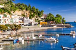 Un tratto di costa nel villaggio di Porto Venere, La Spezia, Liguria. Sul borgo antico del paese e sulla falesia insiste il parco naturale regionale di Porto Venere.



