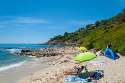 Un tratto di spiaggia a l'Esaclet vicino a Ramatuelle, dipartimento del Var, Francia - © Juergen Wackenhut / Shutterstock.com