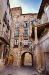 Un vecchio edificio nel centro storico di Tortosa, città medievale sul fiume Ebro (Catalogna).

