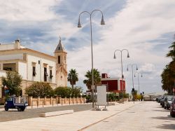 Un viale di Savelletri in Puglia