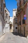 Un vialetto nel centro storico di Galatina, Puglia. Questo grazioso Comune della provincia di Lecce sorge su una leggera altura. Aderisce all'Associazione Nazionale Città del Vino ...