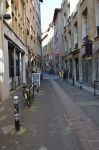 Un vicoletto pedonale nel centro storico di Grenoble, Francia. La "seducente capitale delle Alpi francesi" è una vivace città sede, fra l'altro, di 4 università ...