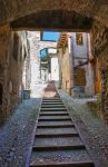 Un vicolo del paese di San Gemini, provincia di Terni, Umbria. Il centro abitato di questa località sorge sui resti di un piccolo insediamento di epoca romana.




