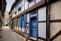 Un vicolo della città di Quedlinburg, Germania.