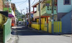 Un vicolo di Scott's Head, villaggio sull'isola di Dominica, arcipelago delle Piccole Antille (Caraibi) - © gadzius / Shutterstock.com
