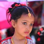 Una bambina abbigliata come Kumari a Kathmandu, Nepal. Dea vivente degli hindu, Kumari è l'incarnazione di Durga. Viene scelta fra le bambine delle caste buddiste delle famiglie newar, ...
