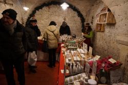 Una bancarella al mercatino di Natale a Rango, Trentino Alto Adige - © Andrea Izzotti / Shutterstock.com