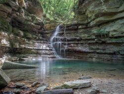 Una bella cascata nel territorio di Palazzuolo sul Senio, siamo in Toscana