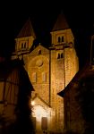 Una bella immagine di Conques di notte, Francia.
