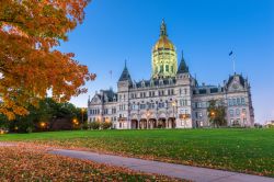 Una bella veduta autunnale del Connecticut State Capitol di Hartford, Connecticut, USA.
