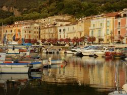 Una bella veduta del porto turistico di Scario di prima mattina, provincia di Salerno (Campania) - © Lucamato / Shutterstock.com