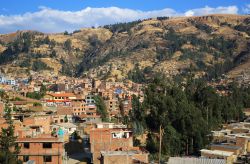 Una bella veduta della città di Huaraz, Cordillera Blanca, Perù. Questa località è il paradiso per eccellenza del trekking: nei periodi di alta stagione, le strade ...