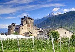 Una bella veduta di Sarriod de la Tour in Valle d'Aosta. Dal 1970 è di proprietà dell'Amministrazione Regionale che lo ha aperto al pubblico nel 2003 - © Pecold / ...