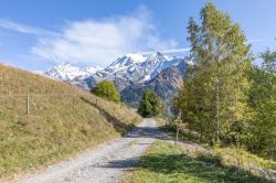 Una bella veduta panoramica del massiccio del Monte Bianco da Les Contamines-Montjoie (Francia).

