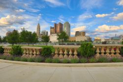 Una bella veduta panoramica della città di Columbus, Ohio, in una giornata soleggiata.



