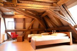 Una camera da letto presso l’Abbazia di Plankstetten a Berching in Baviera  - © foto: Sonja Vietto Ramus e Massimo Valentini