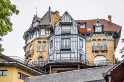 Una casa a graticcio nel centro di Meursault in Francia