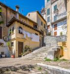 Una casa del centro di Alatri, provincia di Frosinone, Lazio. Passeggiando a piedi nel cuore di questa bella cittadina del Lazio se ne possono scoprire gli angoli più caratteristici.



 ...
