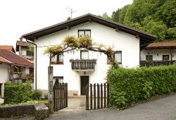 Una casa del villaggio di Kobarid in Slovenia. Questo Comune è formato da 22 località: la più popolata è il centro di Kobarid (o Caporetto) mentre la meno è ...