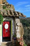 Una casa pittoresca di Calcata, il borgo degli artisti nel Lazio - © ValerioMei / Shutterstock.com