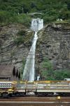 Una cascata nei pressi della stazione ferroviaria di Biasca in Svizzera, Canton Ticino - © Valery Shanin / Shutterstock.com