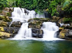 Una cascata nella provincia di Trang, sud della Thailandia. E' una delle principali attrazioni turistiche di questo spettacolare territorio thailandese.


