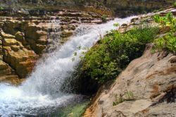 Una cascata nella riserva Cavagrande a Cassibile in Sicilia