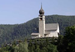 Una chiesa del territorio comunale di Ville d'Anaunia, a sud di Cles in Trentino
