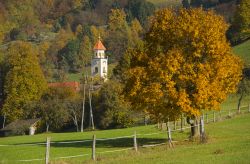 Una chiesa a Tuhinj, nella zona di Kamnik in Slovenia