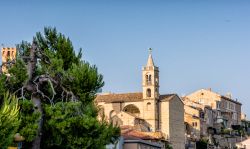 Una chiesa del centro storico di Civitella del Tronto, villaggio del teramano in Abruzzo.