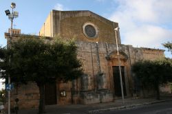 Una chiesa nel borgo di Carovigno in Puglia