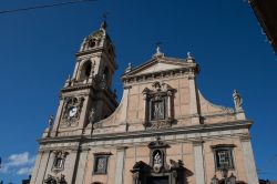 Una chiesa nel centro storico di Biancavilla in Sicilia.