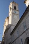 Una chiesa nel cuore antico di Monte San Giusto (Macerata), città storica delle Marche