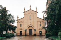 Una chiesa parrocchiale a Maranello di Modena, Emilia-Romagna. - © Aleksandra Baranoff / Shutterstock.com