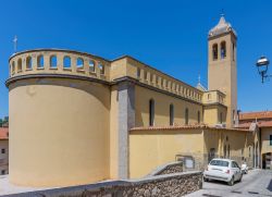 Una chiesa parrocchiale nel centro di Porto Santo Stefano in Toscana