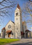 Una chiesa protestante con campanile nella città di Zugo, Svizzera.
