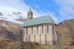 Una chiesetta a Valloire, Alpi francesi, nella stazione sciistica Galibier-Thabor.
