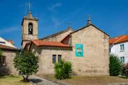 Una chiesetta nel centro storico del villaggio di Melgaco, nord del Portogallo - © Dolores Giraldez Alonso / Shutterstock.com