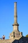 Una colonna commemorativa di fronte alla chiesa di Santa Luzia a Viana do Castelo, Portogallo - © Alena Zharava / Shutterstock.com