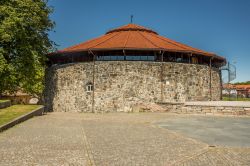 Una costruzione della cittadina di Kristiansand, Norvegia. Oggi la città è un'importante meta turistica e culturale grazie anche ad alcuni monumenti e luoghi d'interesse.
 ...