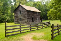 Una costruzione in legno alla Duke Homestead State Historic Site di Durham, Carolina del Nord.
