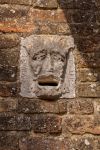 Una decorazione della cinta muraria di Gradara, Italia. La particolare collocazione geografica di questa città la rende sin dai tempi antichi un importante crocevia culturale, storico ...