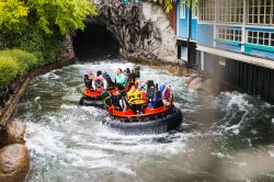 Una delle attrazioni acquatiche all'Europa Park di Rust, Germania. Questo grande parco tematico è suddiviso in 15 aree riproposte nel contesto delle maggiori nazioni europee di cui ...