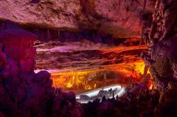 Una delle sale delle Grotte di Postumia, il complesso carsico più famoso della Slovenia