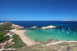 Una delle spiagge più belle di Minorca: Cala Pregonda, Isole Baleari, Spagna.
