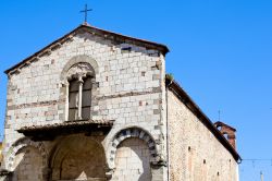 Chiesa romanica di Pistoia, Toscana - Uno dei tanti edifici religiosi in stile romanico che impreziosiscono la bella città toscana © foaloce / Shutterstock.com