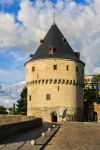 Una delle torri Broel a Kortrijk, Belgio. Seppur simili architettonicamente (stile gotico), sono state costruite in due periodi differenti: quella meridionale nel 1385 e l'altra nel 1415.
 ...