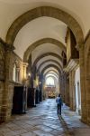 Una donna visita l'interno della cattedrale di Santa Maria a Lugo, Galizia, Spagna - © Lux Blue / Shutterstock.com