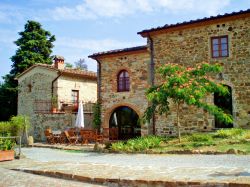 Una fattoria storica a Carmignano in Toscana, provincia di Prato
