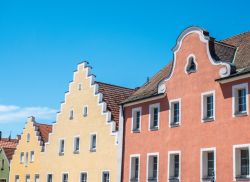 Una fila di case nel centro storico di Deggendorf, Germania. E' soprannominata "Porta della Selva Bavarese" in quanto punto d'accesso privilegiato per visitare il paradiso ...